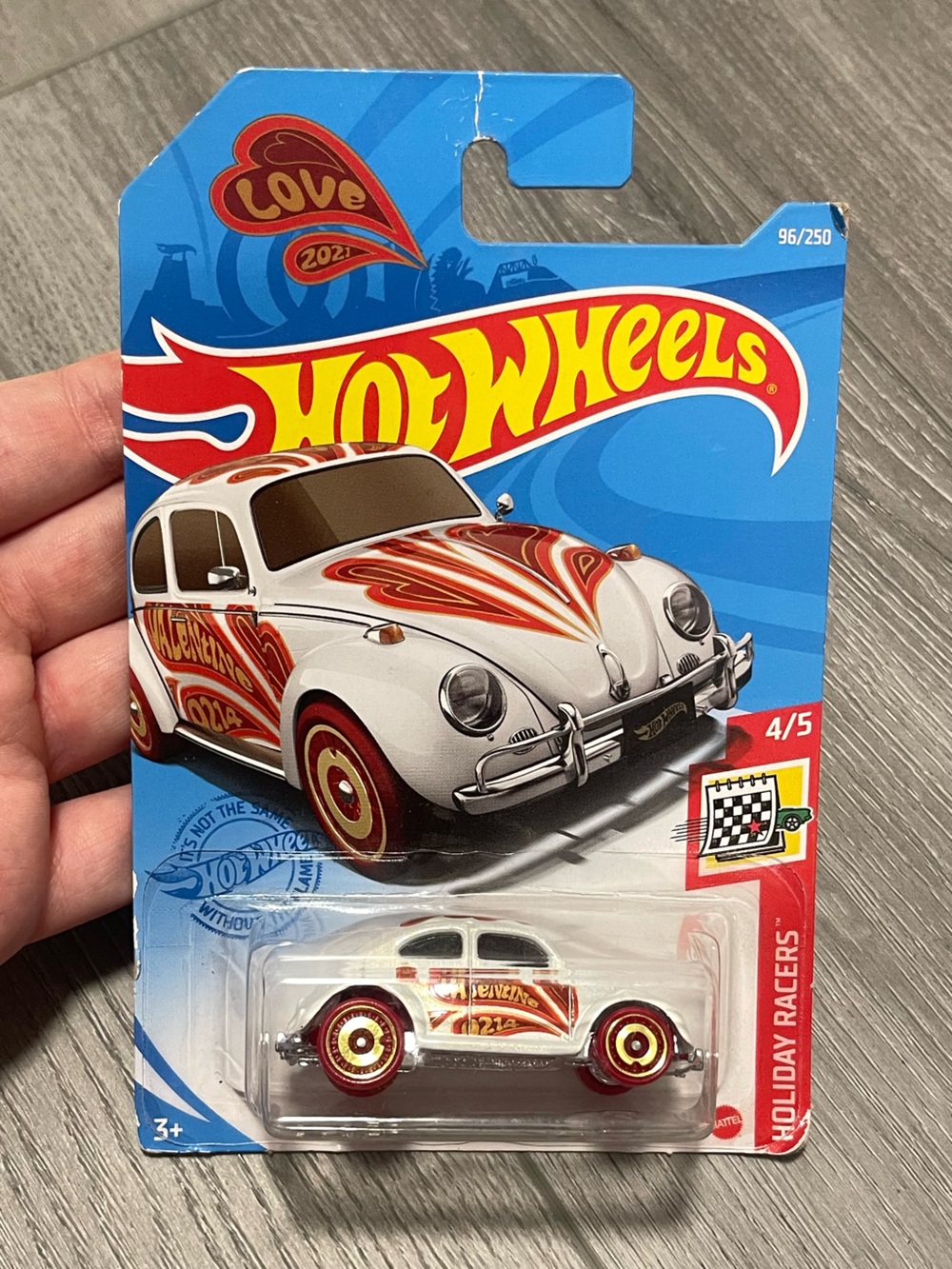 2021 Hotwheels Volkswagen Beetle Love Valentines Holiday Racers 4/5 White 96/250
